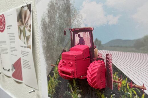 3D pink tractor on pinup